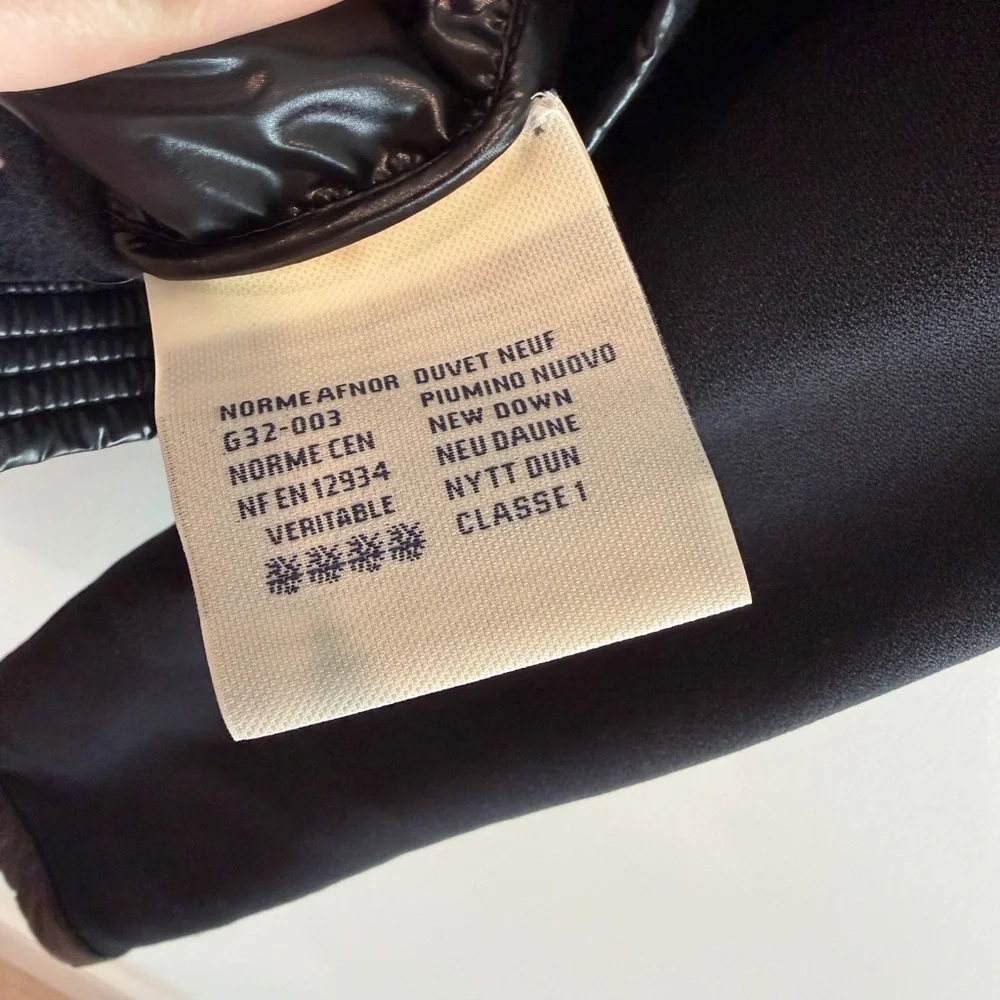 Moncler black Jacket with Belt - Picture 6 of 7